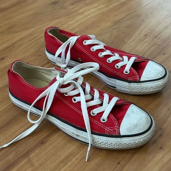 Classic Red Converse Low-top Sneakers W7 - Picture 4 of 6